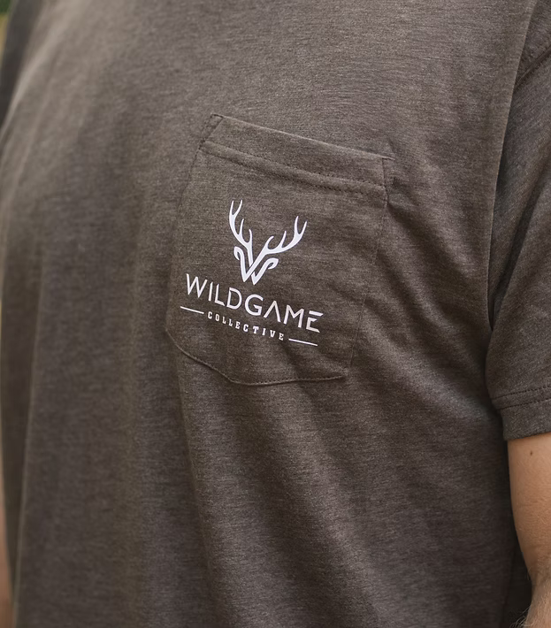 (R-WG-112) FIELDSTONE WILDGAME BUCK TEE